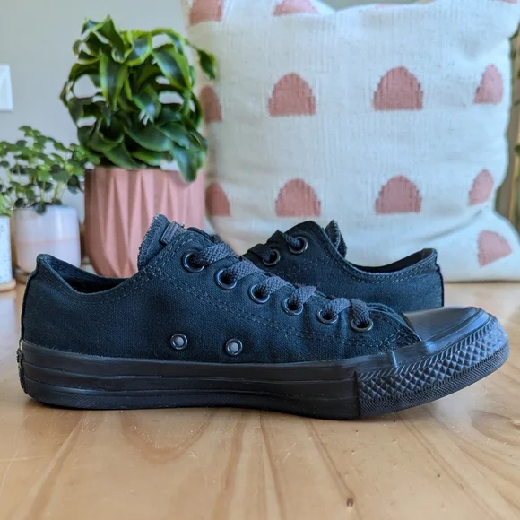 Converse Black Monochrome Chuck Taylor All Star Low Tops - Men's 5/Women's 7 - Picture 6 of 9